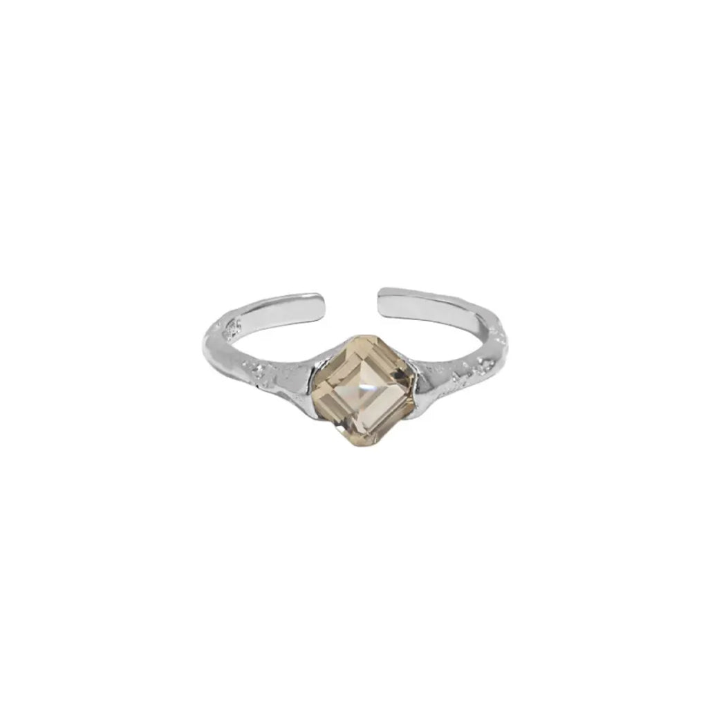 #002 Ring